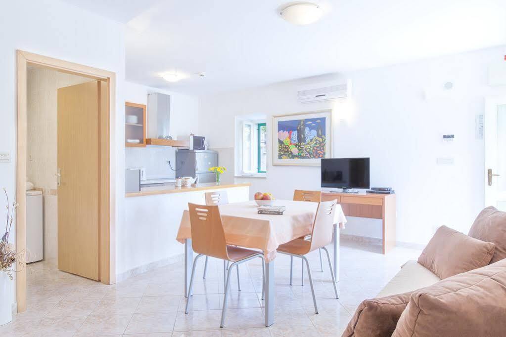 Villa Bonaca Perfect Location For A Holiday With Friends Or Family, Heated Pool Sumartin Exteriör bild