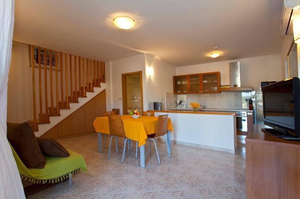 Villa Bonaca Perfect Location For A Holiday With Friends Or Family, Heated Pool Sumartin Exteriör bild